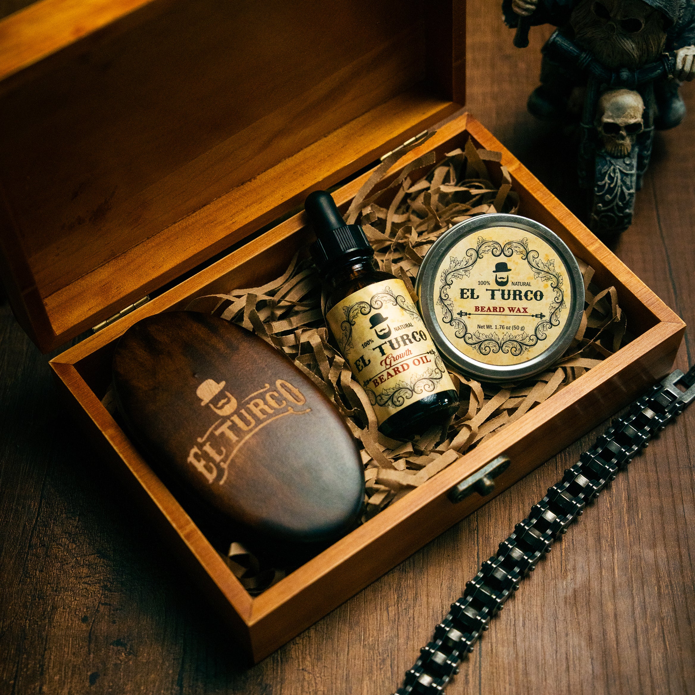 NEVER SHAVER Kit open — El Turco beard brush, Growth Beard Oil 30ml and Beard Wax inside an engraved wooden box